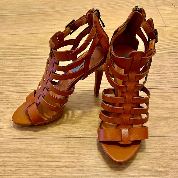 Gray by Saks Fifth Ave “Winnie” strappy high heels Size 5.5 EXCELLENT CONDITION - Picture 1 of 10